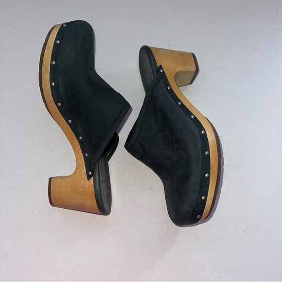 UGG Women’s Clogs Leather Lined Mules Size 8 Black Slip On - Picture 5 of 8